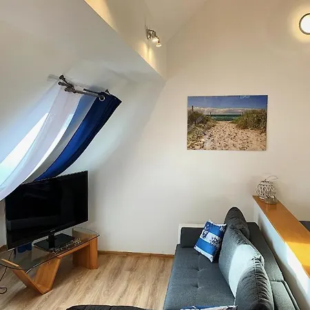 アパート Ustronie Leśne ミエンジズドロイェ