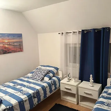 Ustronie Leśne アパート ミエンジズドロイェ